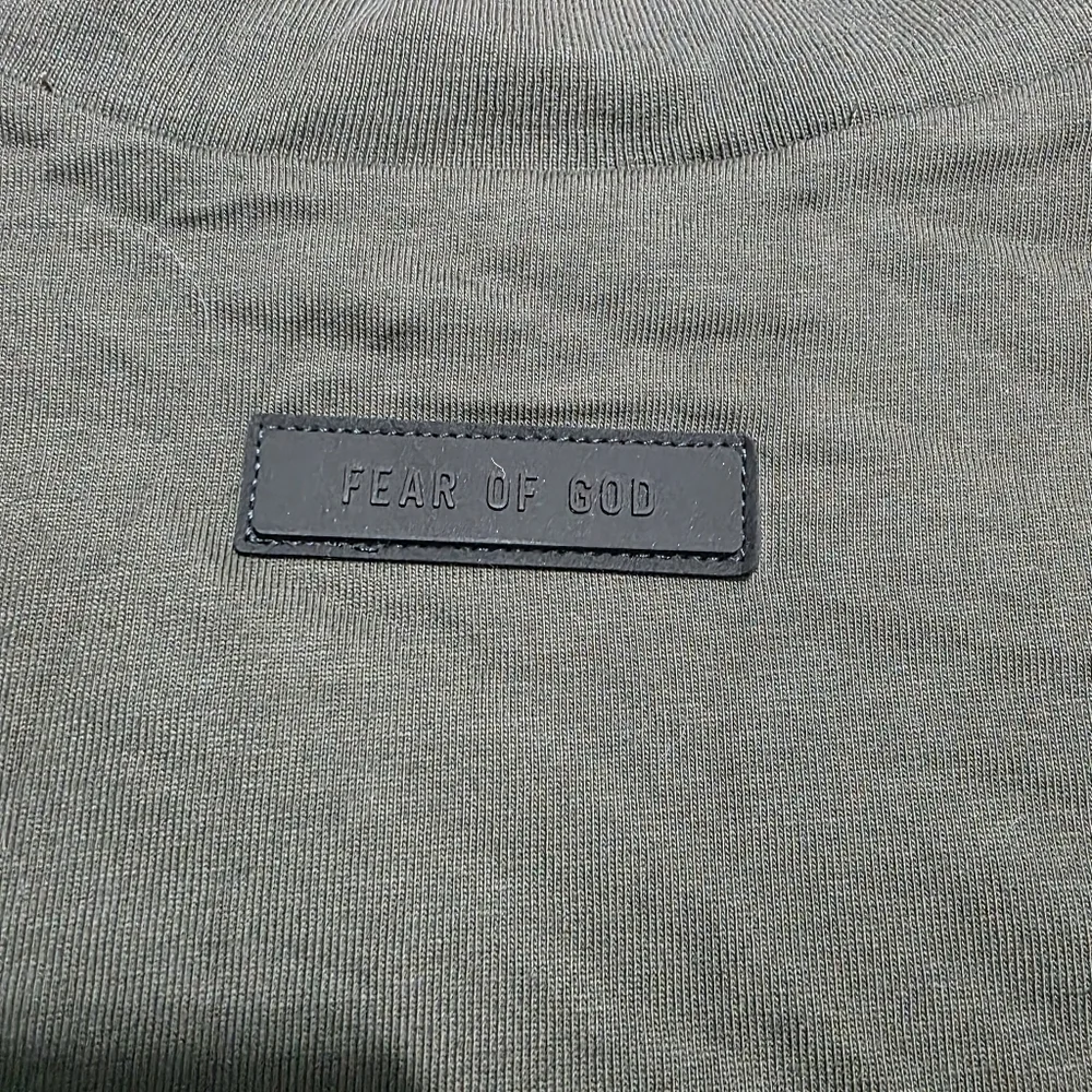 NWT FEAR OF GOD ESSENTIALS V-Neck T-shirt Ink Sz L - Picture 8 of 11